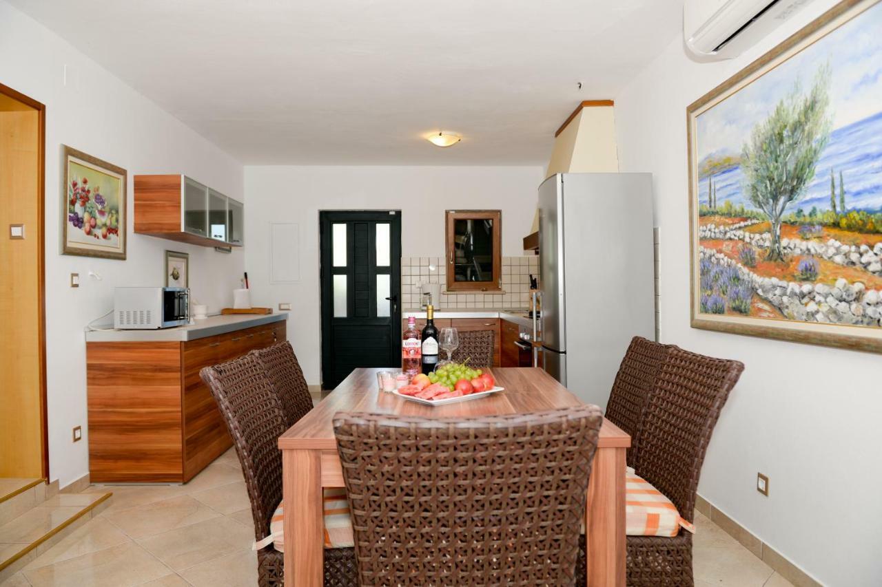 Apartment Markioli Povlja  Eksteriør billede